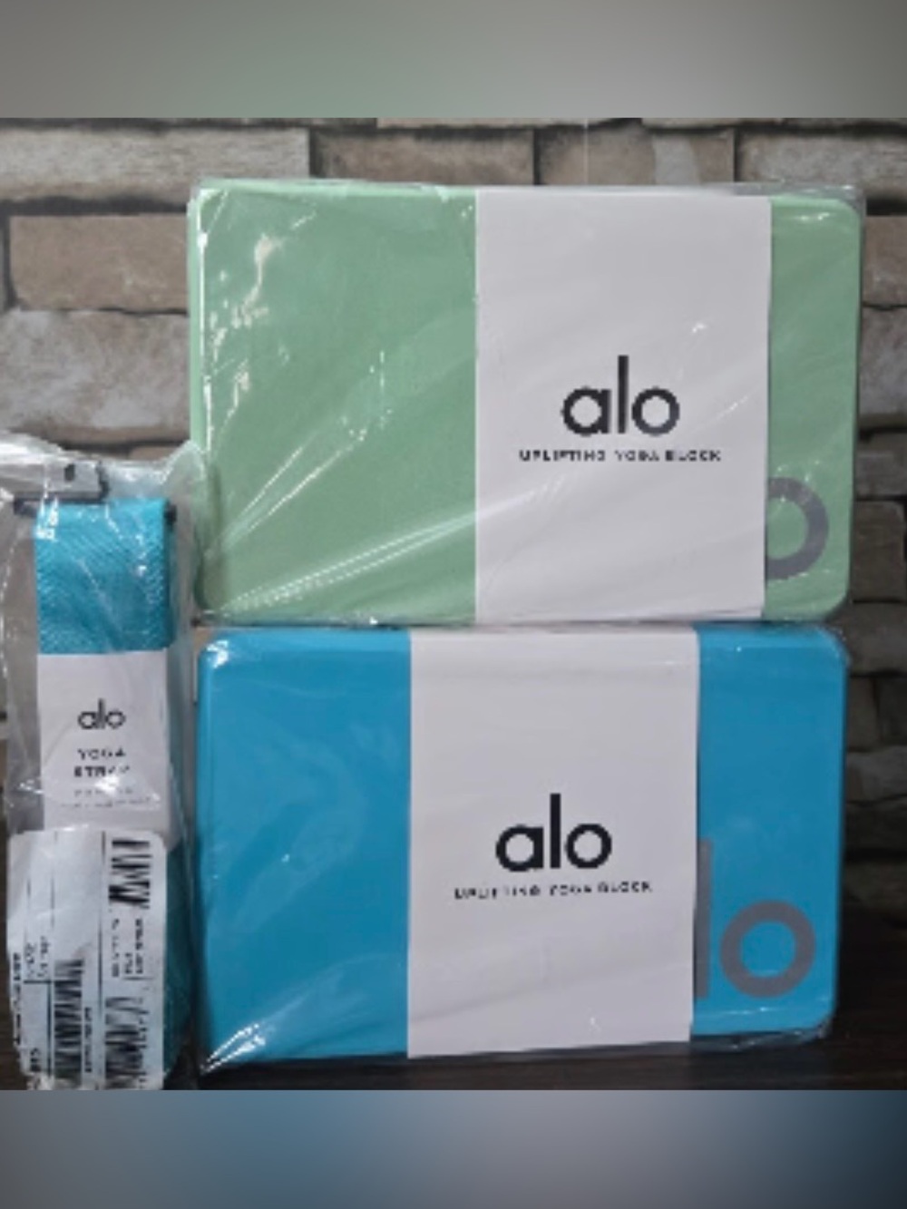 Alo Yoga Set of Foam Blocks & Strap
Brand New w/ Tags